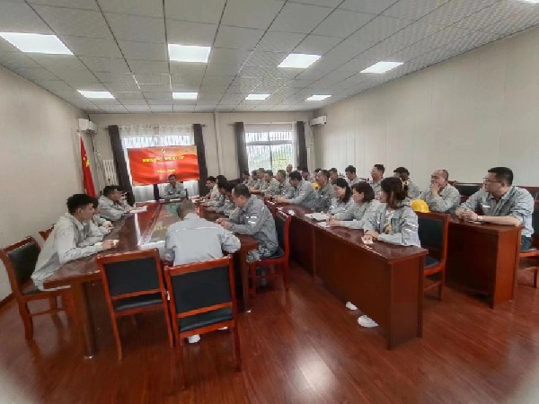 【理論宣講】鑫巖石料開展“凝聚思想偉力，助推強(qiáng)工興產(chǎn)”宣講活動(dòng)
