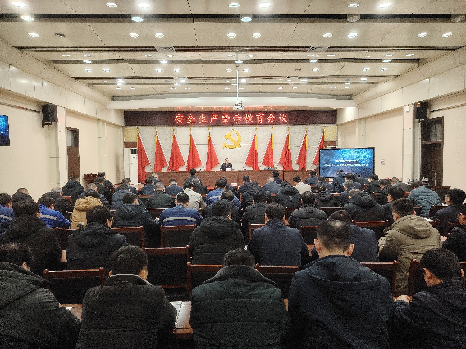 東大煤礦召開(kāi)安全生產(chǎn)警示教育會(huì)議